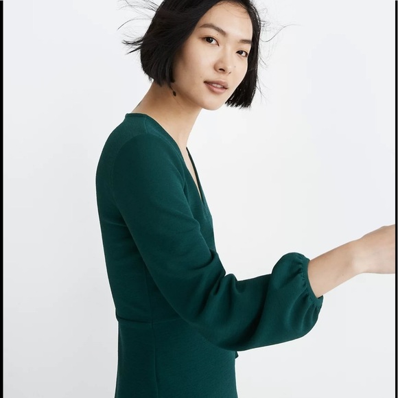 Texture and thread by MADEWELL Size S green cross over side tie dress - Picture 3 of 13